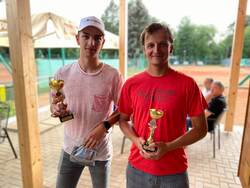 Vlevo vítěz P. Ptáček, vpravo opět stříbrný T. Kábrt