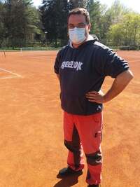 Jaromír Sibera ml. při předávání kurtů