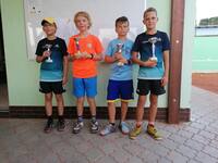 Jonáš Bílý (druhý zleva) na turnaji v Uničově